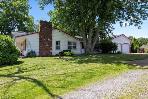 Exterior - 8134 Oberlin Rd, Elyria, OH 44035 photo 2 of 8