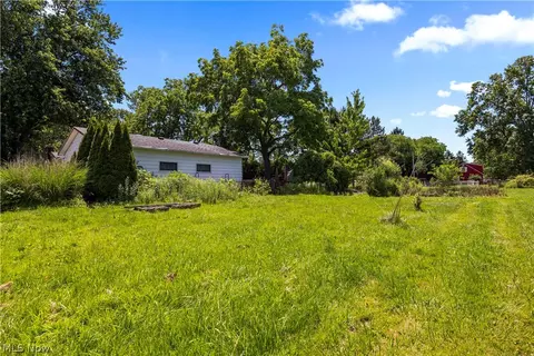 Exterior - 8134 Oberlin Rd, Elyria, OH 44035 photo 4 of 8