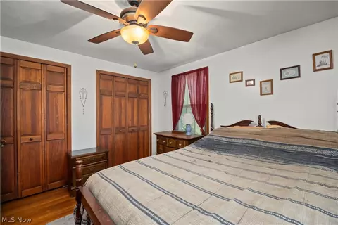 Bedroom - 8134 Oberlin Rd, Elyria, OH 44035 photo 2 of 3