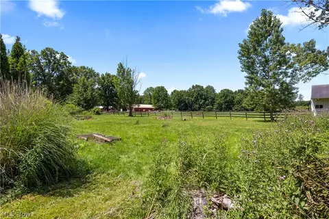 Exterior - 8134 Oberlin Rd, Elyria, OH 44035 photo 3 of 8