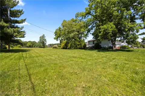 Exterior - 8134 Oberlin Rd, Elyria, OH 44035 photo 5 of 8