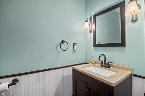 Bath - 8134 Oberlin Rd, Elyria, OH 44035 photo 2 of 2