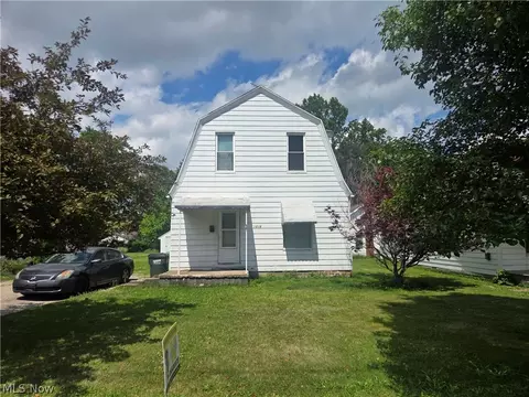 1725 E 290 St E, Wickliffe, OH 44092