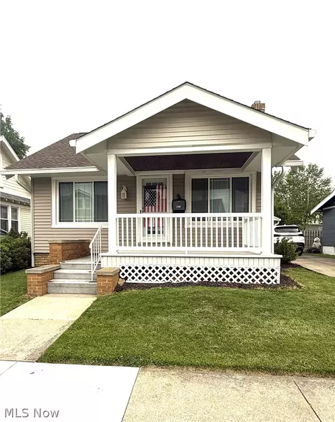2187 Olive Ave, Lakewood, OH 44107