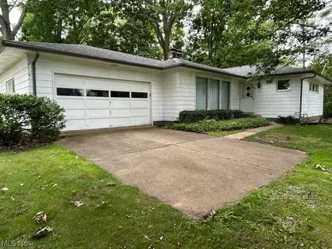 708 Fairwood Rd, New Franklin, OH 44319