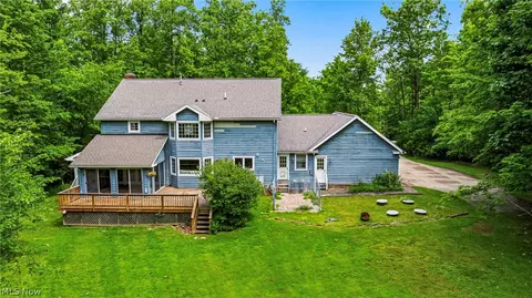 8325 Lincoln Dr, Chesterland, OH 44026