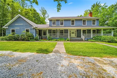8325 Lincoln Dr, Chesterland, OH 44026