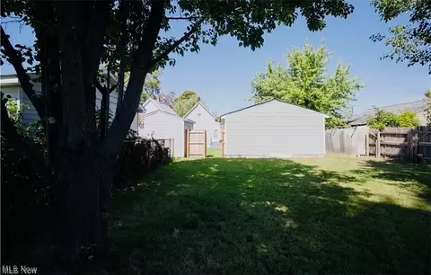 1614 E 49th St, Ashtabula, OH 44004 photo 5