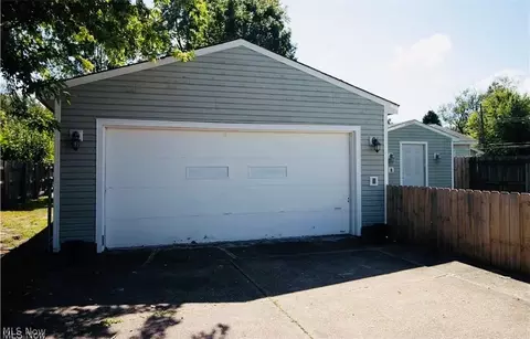 1614 E 49th St, Ashtabula, OH 44004 photo 3