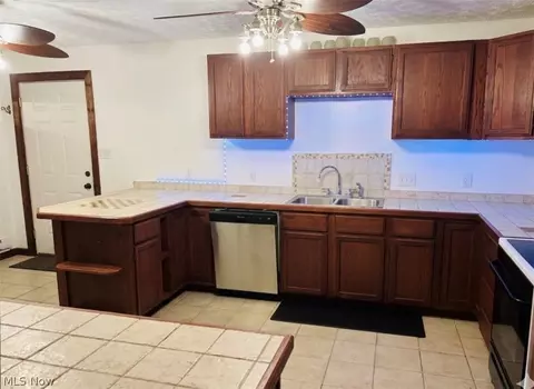 1614 E 49th St, Ashtabula, OH 44004 photo 9