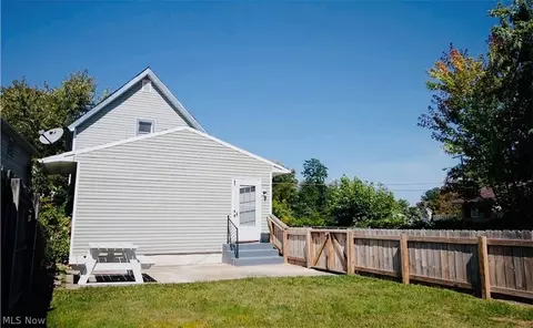 1614 E 49th St, Ashtabula, OH 44004 photo 2