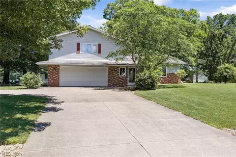 81 Lerue St, Apple Creek, OH 44606