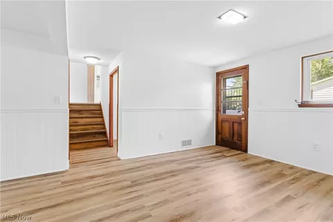 Living - 900 Wilder Ave, Elyria, OH 44035 photo 5 of 6