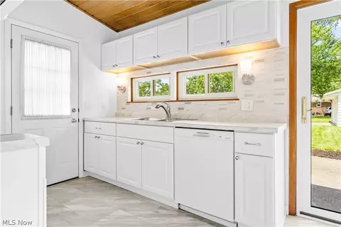 Kitchen - 900 Wilder Ave, Elyria, OH 44035 photo 2 of 3