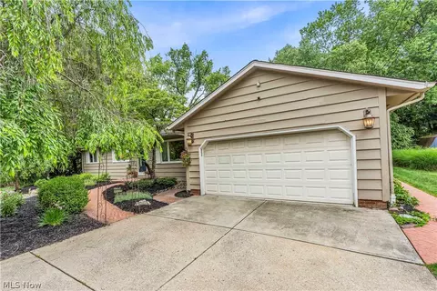 16628 Bennett Rd, North Royalton, OH 44133