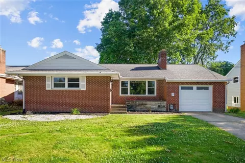237 9th St NW, North Canton, OH 44720