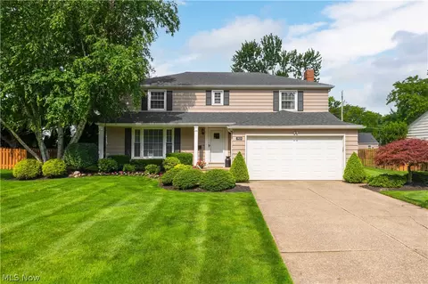 2808 W Asplin Dr, Rocky River, OH 44116