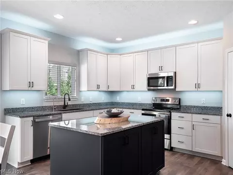 Kitchen - 4671 Boulder Ln, Lorain, OH 44053 photo 2 of 6