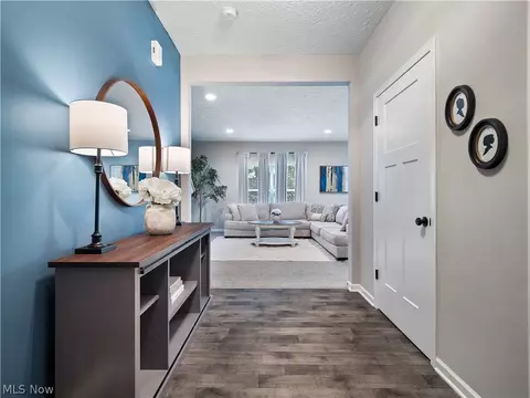 Entry Way - 4671 Boulder Ln, Lorain, OH 44053 photo 2 of 5