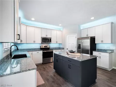 Kitchen - 4671 Boulder Ln, Lorain, OH 44053 photo 4 of 6