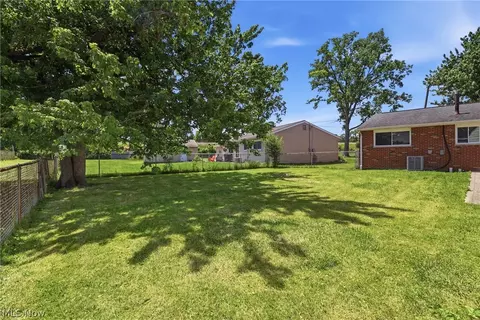 Exterior - 461 Augdon Dr, Elyria, OH 44035 photo 3 of 5