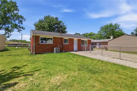 Exterior - 461 Augdon Dr, Elyria, OH 44035 photo 4 of 5