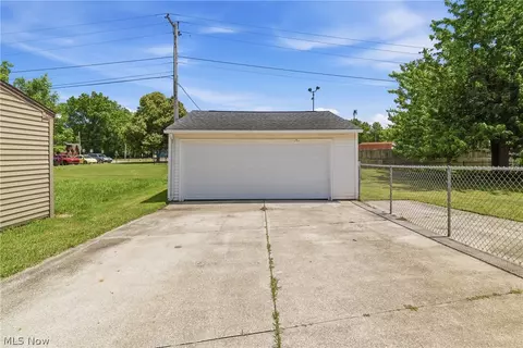 Exterior - 461 Augdon Dr, Elyria, OH 44035 photo 2 of 5