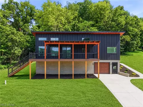 1297 Goshen Hill Rd SE, New Philadelphia, OH 44663