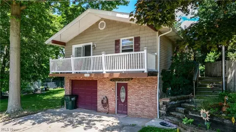 1583 Hilda St, Lakemore, OH 44250