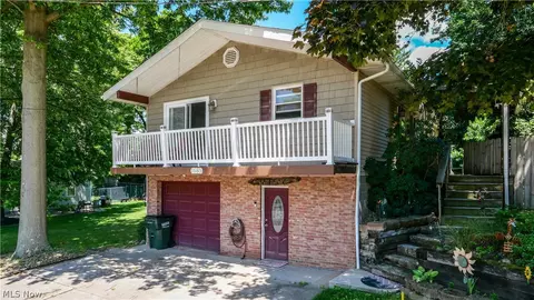 1583 Hilda St, Lakemore, OH 44250