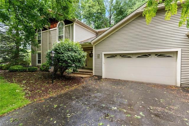 1338 Fox Run Dr, Youngstown, OH 44512