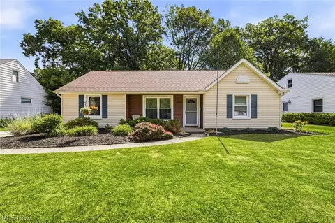 8225 Dartmoor Rd, Mentor, OH 44060