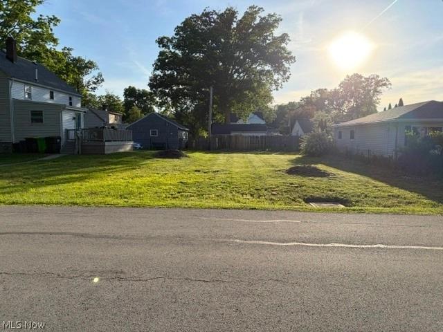 206 Oakwood Dr, Avon Lake, OH 44012