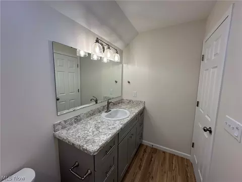 Bath - 90 Center St, Struthers, OH 44471 photo 4 of 4