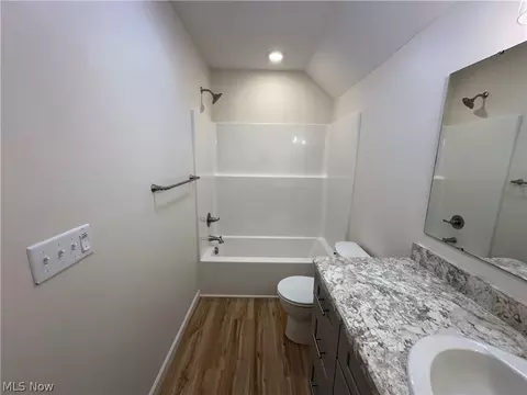 Bath - 90 Center St, Struthers, OH 44471 photo 3 of 4