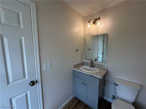 Bath - 90 Center St, Struthers, OH 44471 photo 2 of 4
