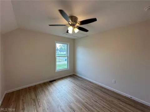 Bedroom - 90 Center St, Struthers, OH 44471 photo 5 of 5