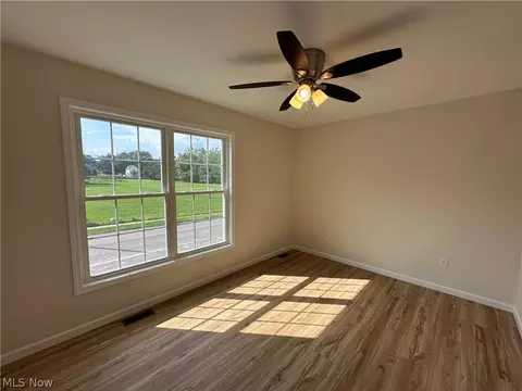 Living - 90 Center St, Struthers, OH 44471 photo 3 of 3