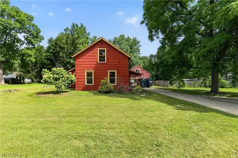 27158 Cook Rd, Olmsted Twp, OH 44138