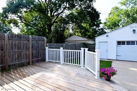 3574 Farland Rd, University Heights, OH 44118