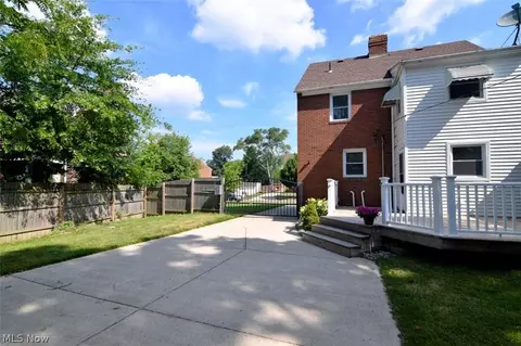 3574 Farland Rd, University Heights, OH 44118