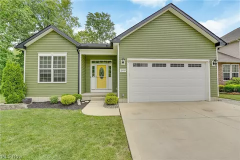 10449 Maryland St, Aurora, OH 44202