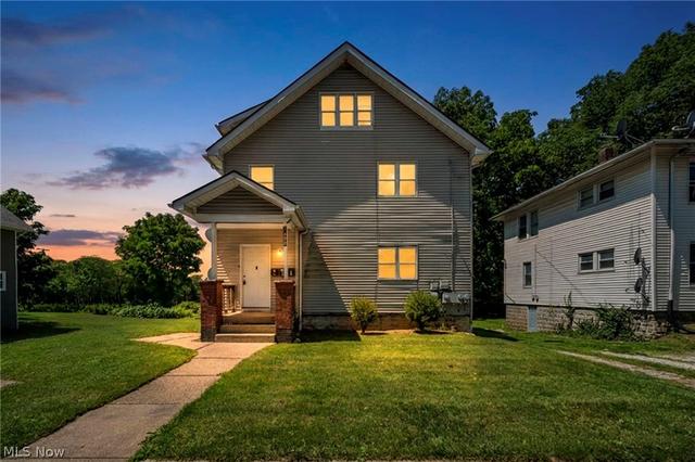 1288 Pondview Ave, Akron, OH 44305