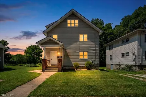 1288 Pondview Ave, Akron, OH 44305