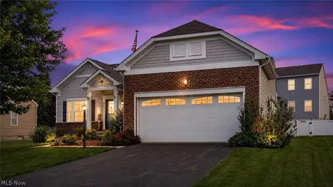 228 Weeping Willow Run Dr, Johnstown, OH 43031