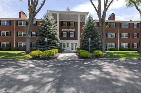 2885 Pease Dr #303, Rocky River, OH 44116