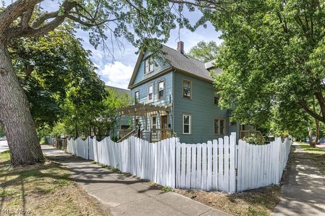 3290 W 17th St, Cleveland, OH 44109