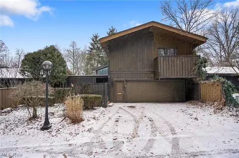285 N Road Rd NE, Howland, OH 44484