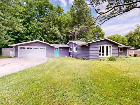 1063 Thistleridge Dr, Macedonia, OH 44056