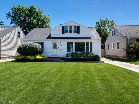 1179 Roland Rd, Lyndhurst, OH 44124